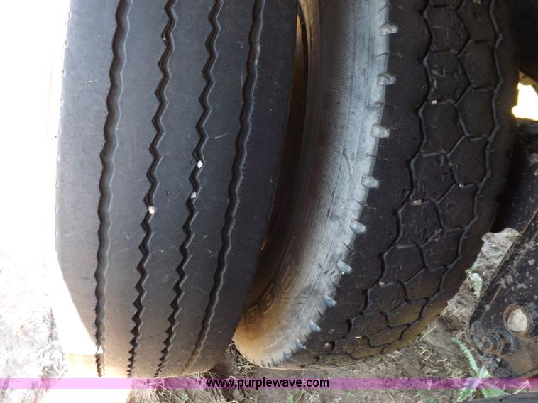 image for item I9074 1992 Flowboy chain bottom trailer