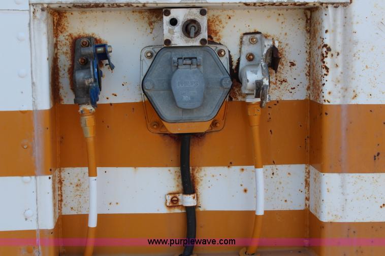 image for item J1123 1985 Kentucky moving van trailer