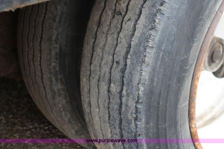 image for item J1123 1985 Kentucky moving van trailer