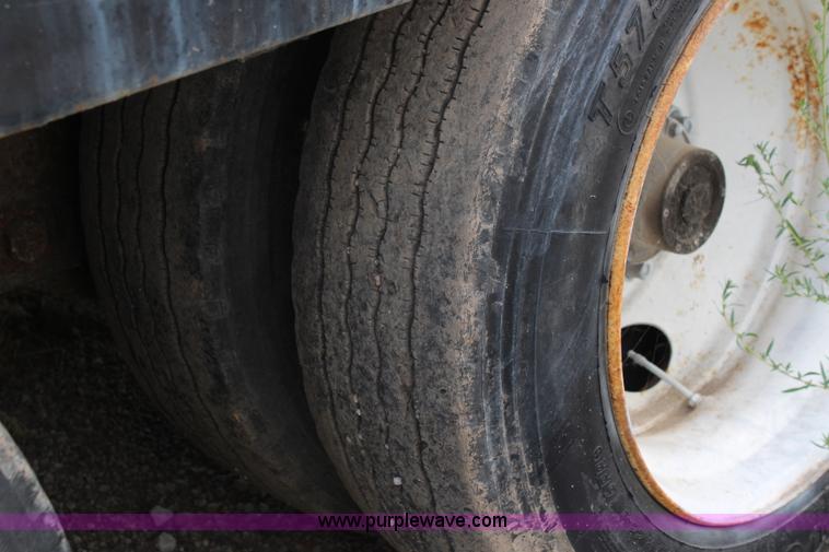 image for item J1123 1985 Kentucky moving van trailer