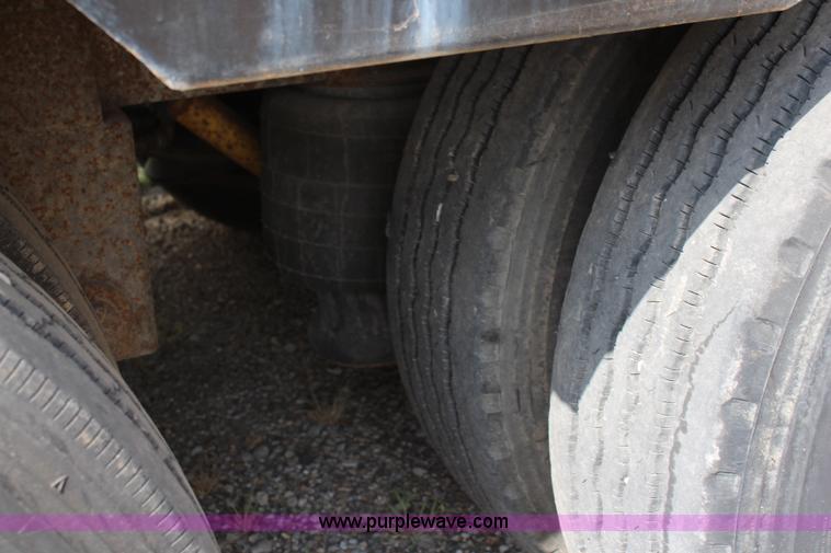 image for item J1123 1985 Kentucky moving van trailer