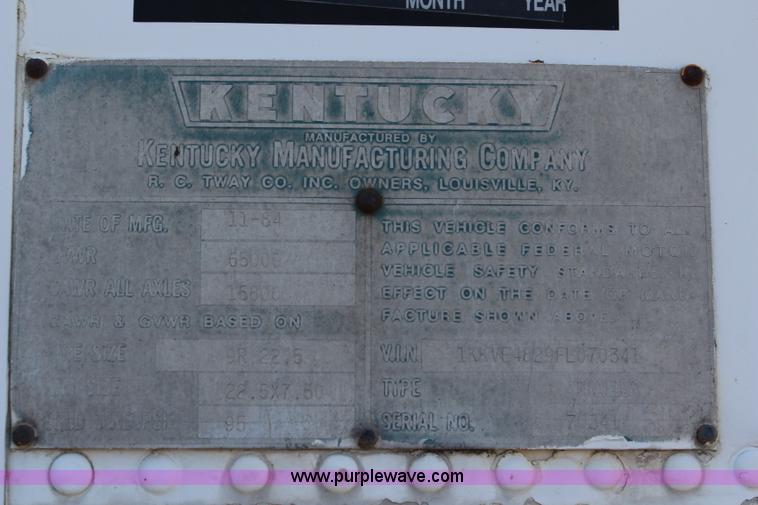 image for item J1123 1985 Kentucky moving van trailer