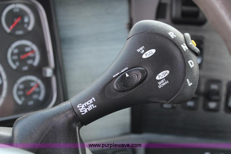 image for item J1142 2005 Freightliner Columbia semi truck