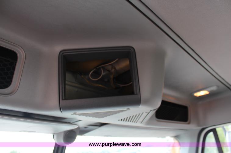 image for item J1142 2005 Freightliner Columbia semi truck