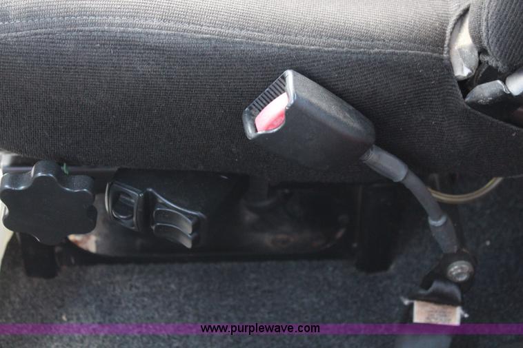 image for item J1142 2005 Freightliner Columbia semi truck