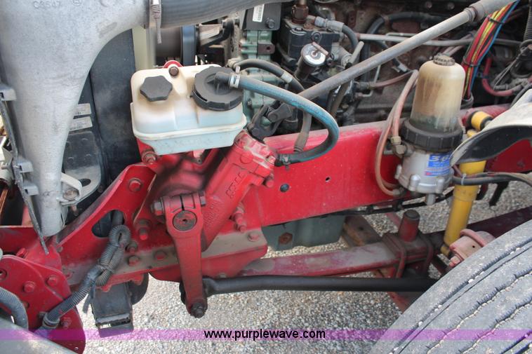 image for item J1142 2005 Freightliner Columbia semi truck