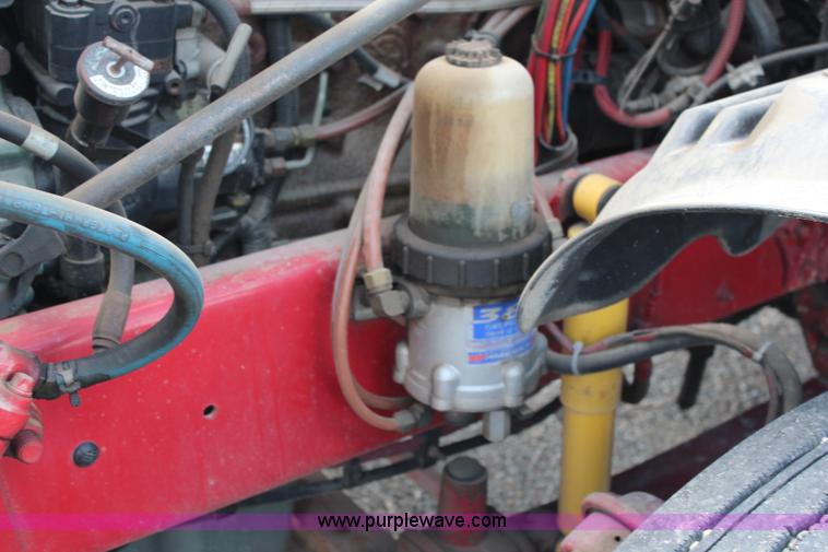 image for item J1142 2005 Freightliner Columbia semi truck