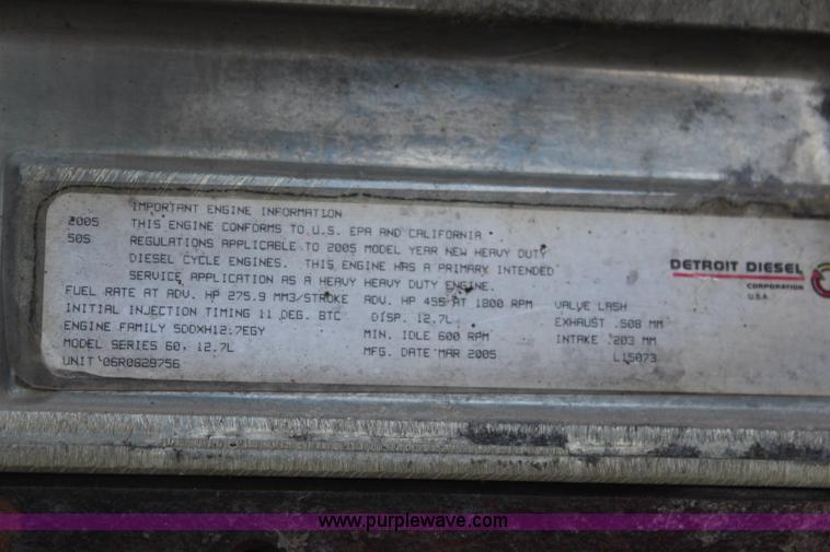 image for item J1142 2005 Freightliner Columbia semi truck