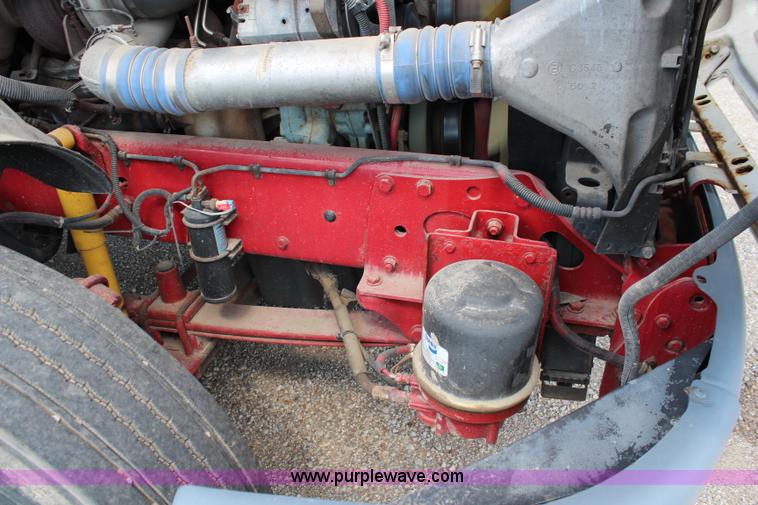 image for item J1142 2005 Freightliner Columbia semi truck