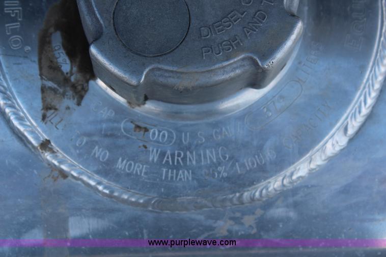 image for item J1142 2005 Freightliner Columbia semi truck