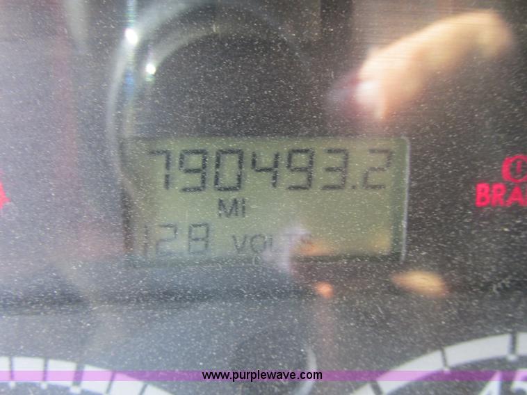 image for item J2463 2006 Freightliner Columbia semi truck