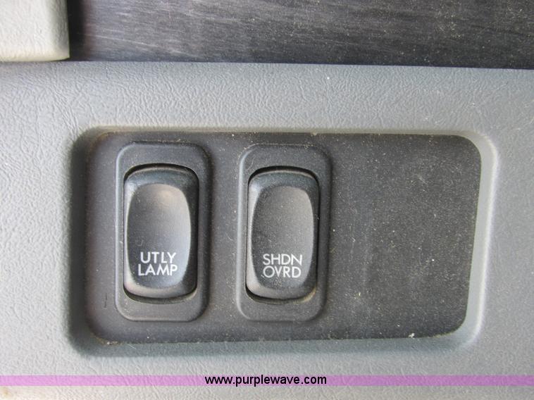 image for item J2463 2006 Freightliner Columbia semi truck