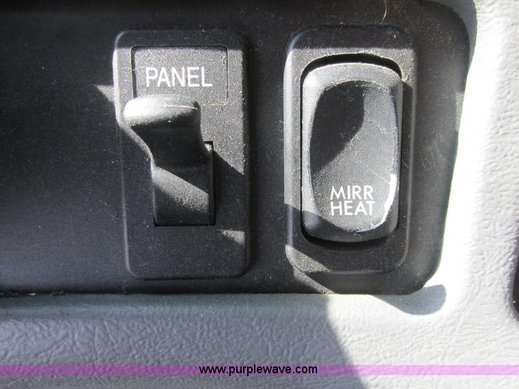 image for item J2463 2006 Freightliner Columbia semi truck