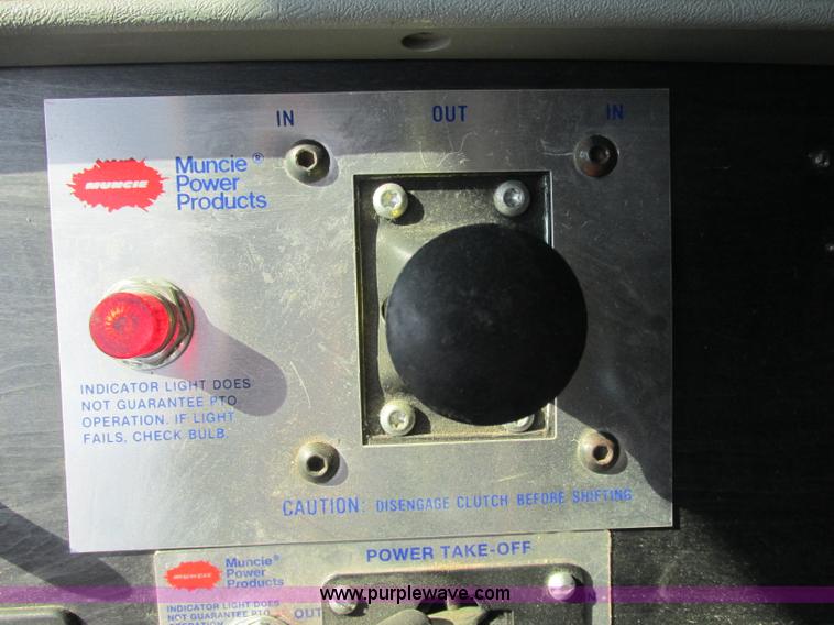 image for item J2463 2006 Freightliner Columbia semi truck