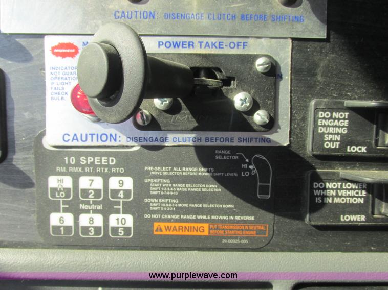 image for item J2463 2006 Freightliner Columbia semi truck