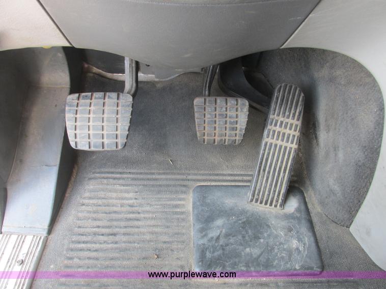 image for item J2463 2006 Freightliner Columbia semi truck