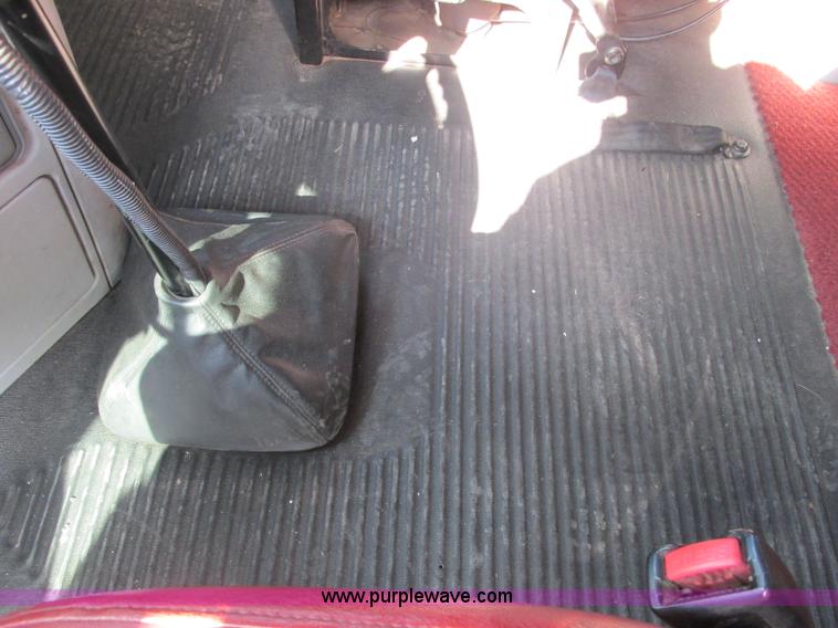 image for item J2463 2006 Freightliner Columbia semi truck