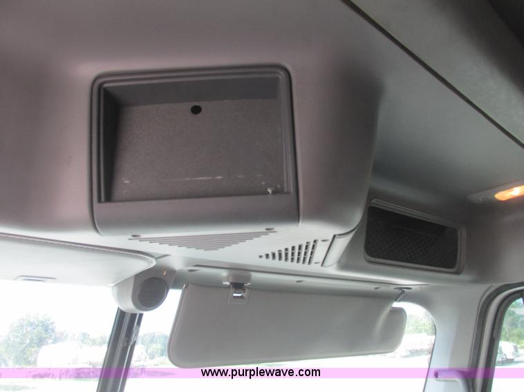 image for item J2463 2006 Freightliner Columbia semi truck