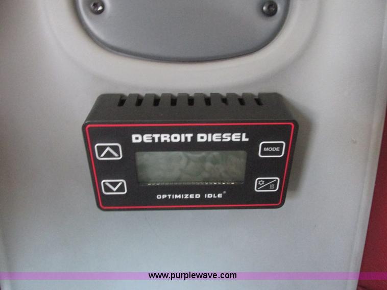 image for item J2463 2006 Freightliner Columbia semi truck