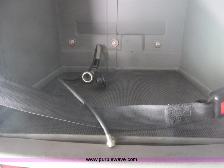 image for item J2463 2006 Freightliner Columbia semi truck