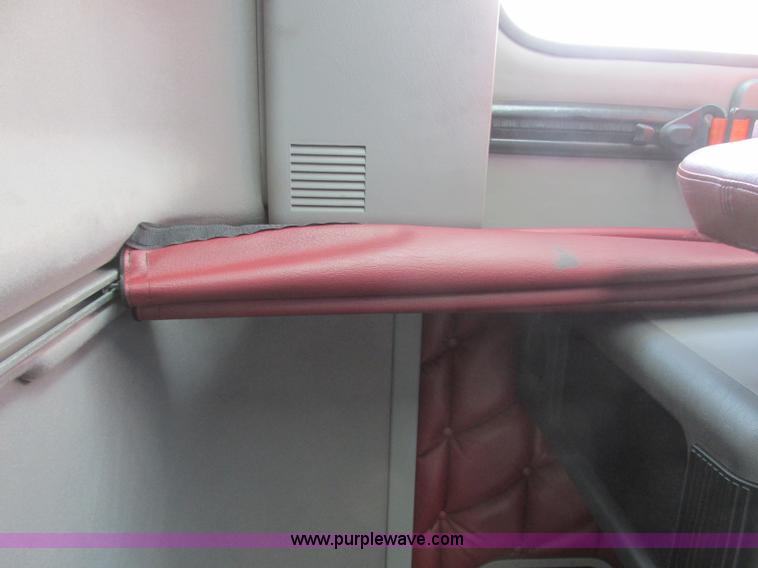 image for item J2463 2006 Freightliner Columbia semi truck