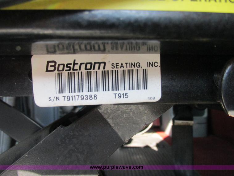 image for item J2463 2006 Freightliner Columbia semi truck