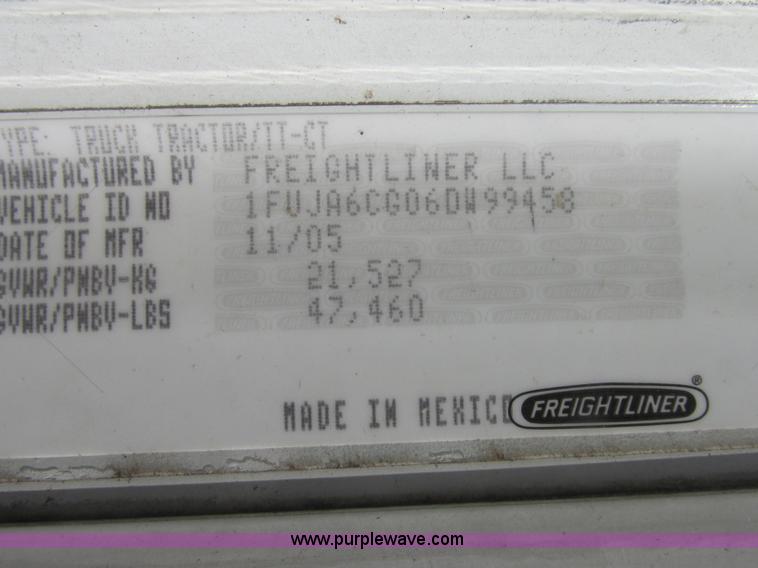 image for item J2463 2006 Freightliner Columbia semi truck