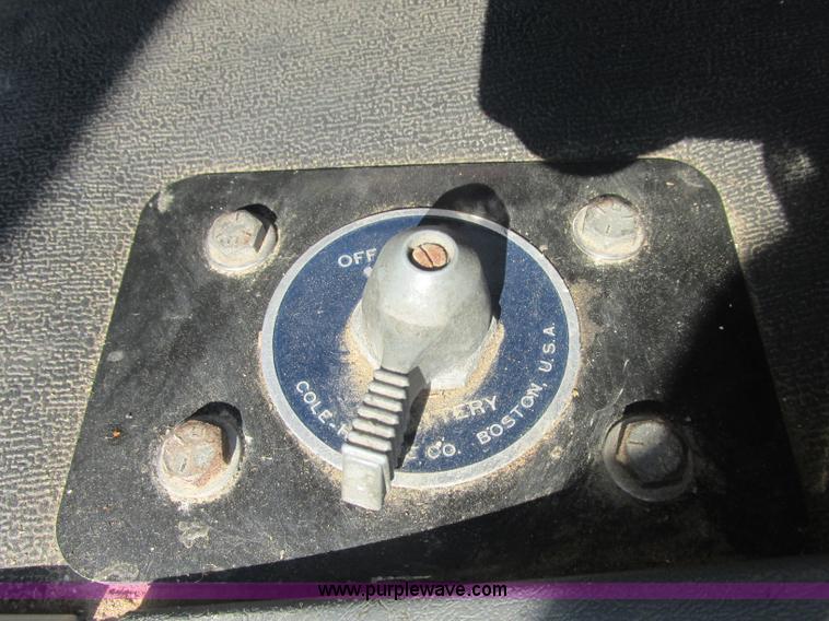 image for item J2463 2006 Freightliner Columbia semi truck