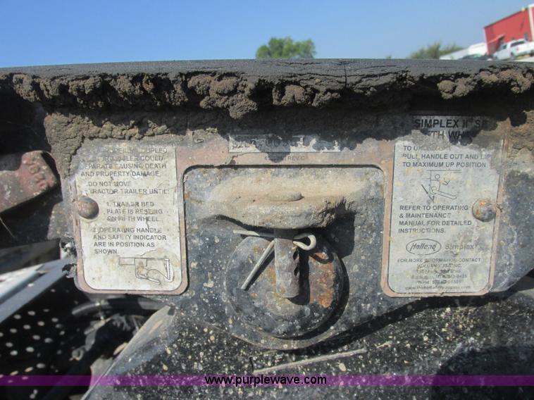 image for item J2463 2006 Freightliner Columbia semi truck