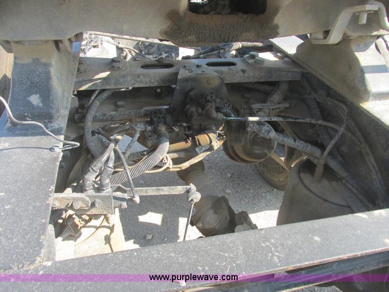 image for item J2463 2006 Freightliner Columbia semi truck