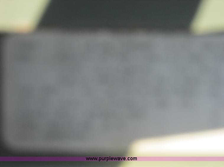 image for item J2463 2006 Freightliner Columbia semi truck