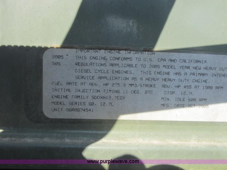 image for item J2463 2006 Freightliner Columbia semi truck