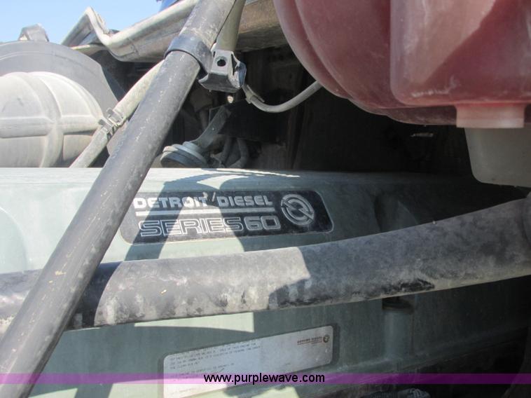 image for item J2463 2006 Freightliner Columbia semi truck