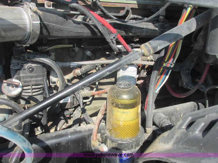 image for item J2463 2006 Freightliner Columbia semi truck