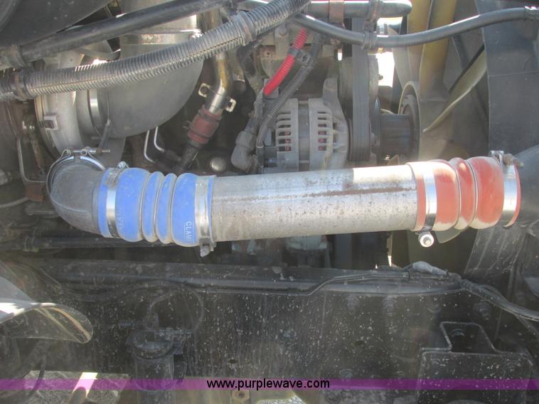 image for item J2463 2006 Freightliner Columbia semi truck