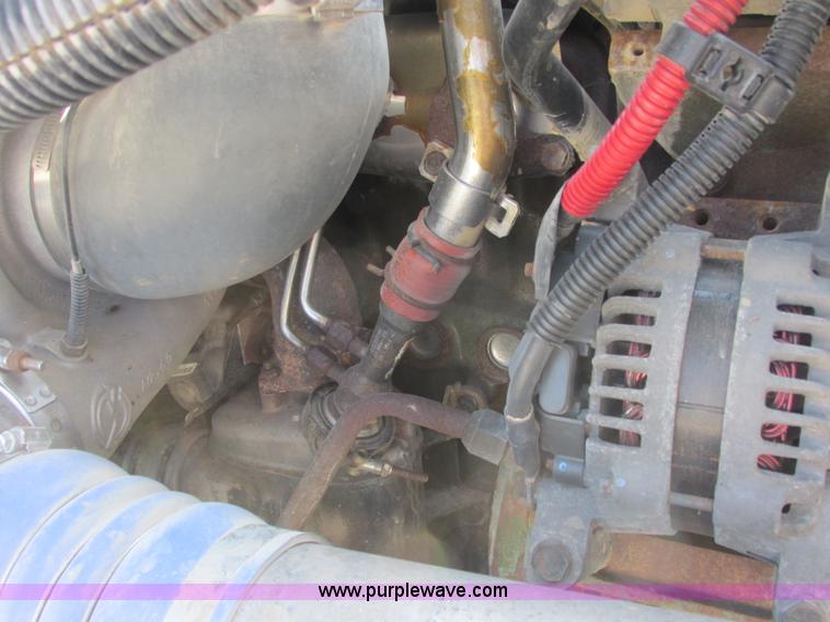 image for item J2463 2006 Freightliner Columbia semi truck