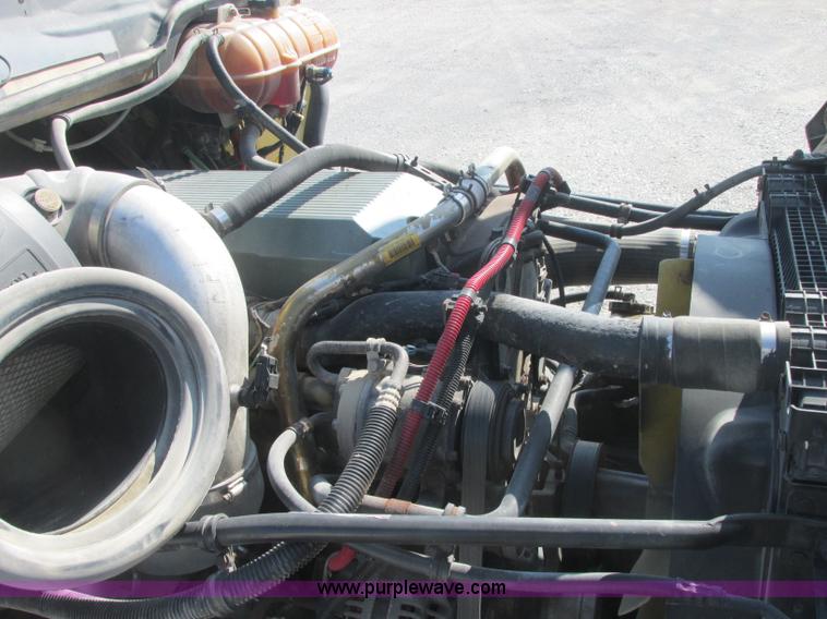 image for item J2463 2006 Freightliner Columbia semi truck