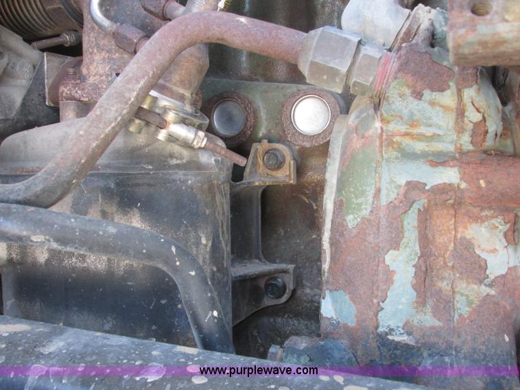 image for item J2463 2006 Freightliner Columbia semi truck