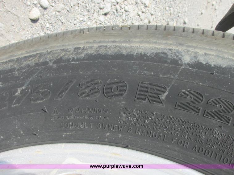 image for item J2463 2006 Freightliner Columbia semi truck