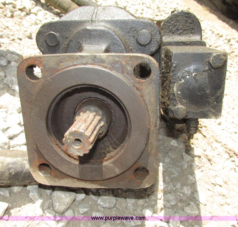 (2) hydraulic wet kit tanks in Red Oak, IA Item AE9286 sold Purple Wave