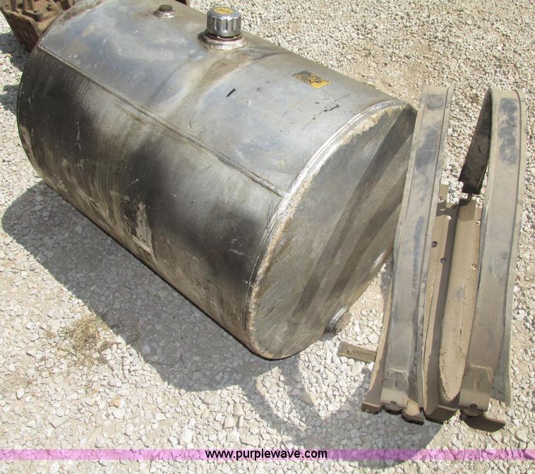 (2) hydraulic wet kit tanks in Red Oak, IA Item AE9286 sold Purple Wave