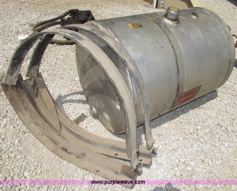 (2) hydraulic wet kit tanks in Red Oak, IA Item AE9286 sold Purple Wave