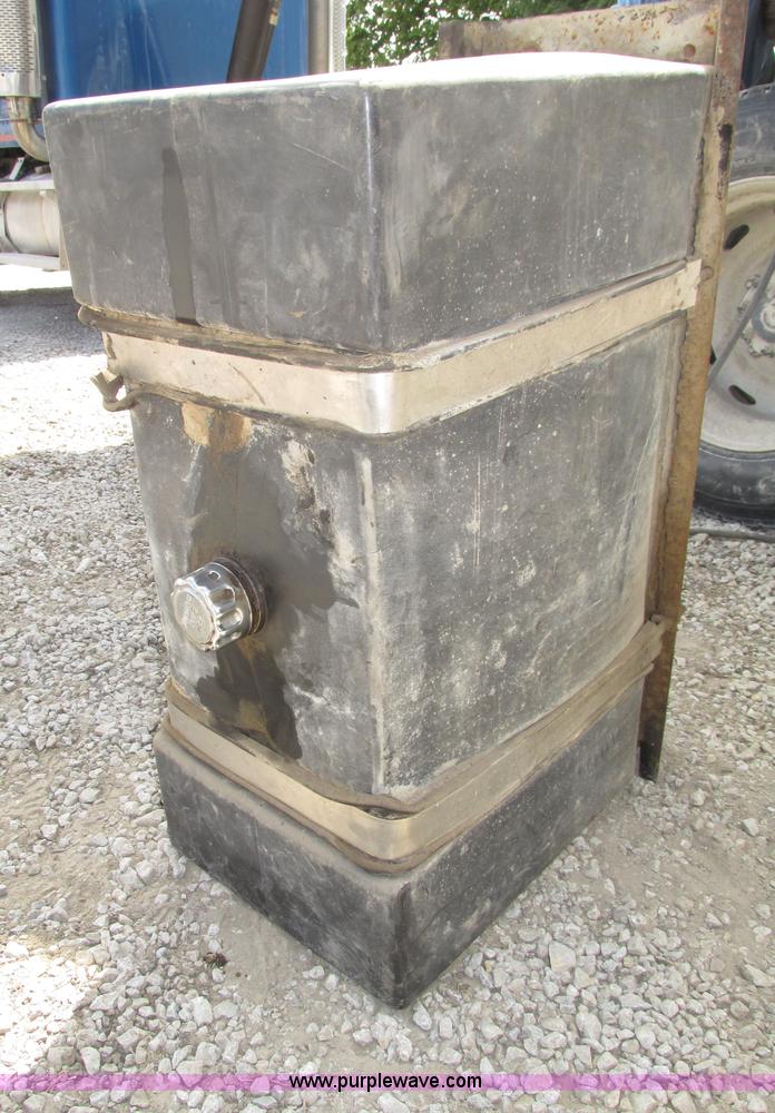 (2) hydraulic wet kit tanks in Red Oak, IA Item AE9286 sold Purple Wave