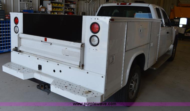 image for item AW9230 2011 Chevrolet Silverado 2500HD Ext. Cab utility truck