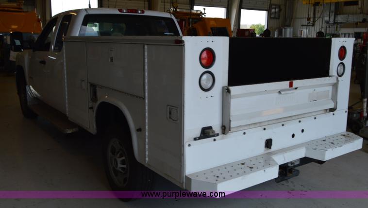 image for item AW9230 2011 Chevrolet Silverado 2500HD Ext. Cab utility truck