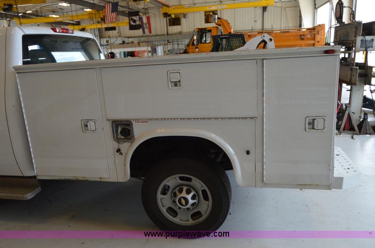 image for item AW9230 2011 Chevrolet Silverado 2500HD Ext. Cab utility truck