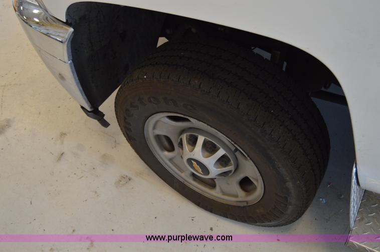 image for item AW9230 2011 Chevrolet Silverado 2500HD Ext. Cab utility truck