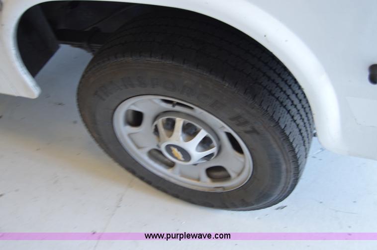 image for item AW9230 2011 Chevrolet Silverado 2500HD Ext. Cab utility truck