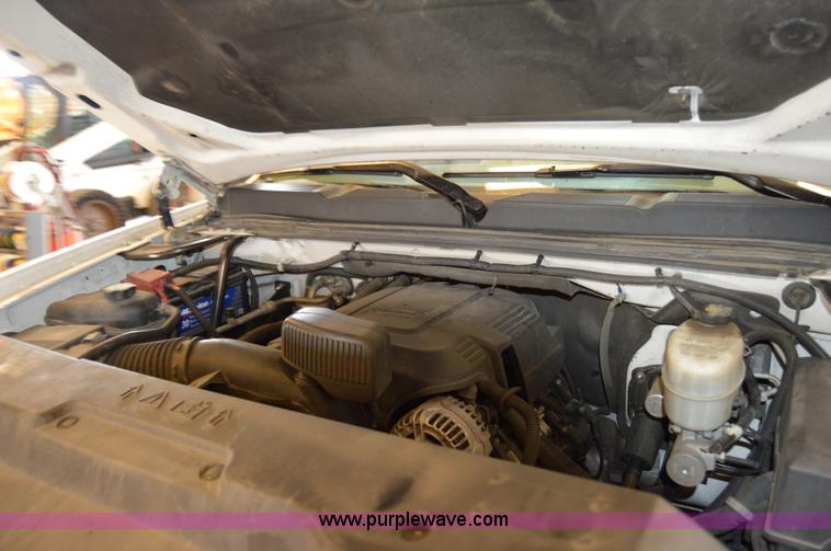 image for item AW9230 2011 Chevrolet Silverado 2500HD Ext. Cab utility truck