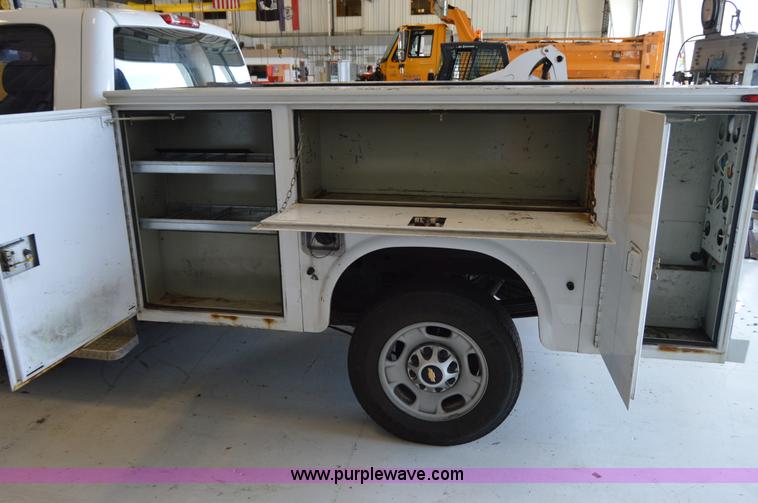 image for item AW9230 2011 Chevrolet Silverado 2500HD Ext. Cab utility truck